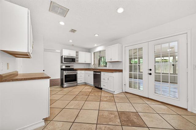 42 Rockridge Drive, The Woodlands, TX 77381