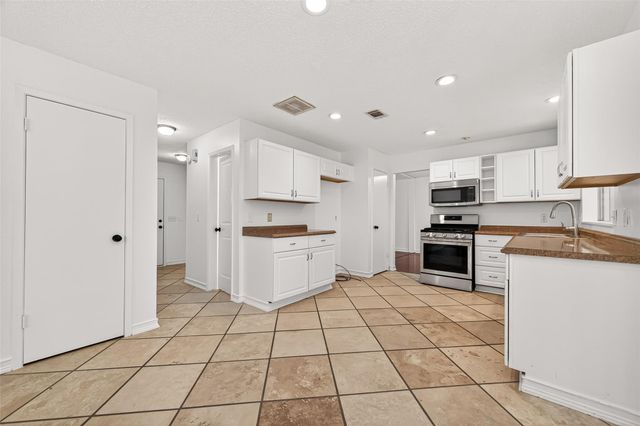 42 Rockridge Drive, The Woodlands, TX 77381