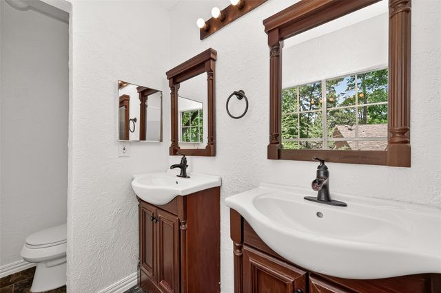 42 Rockridge Drive, The Woodlands, TX 77381