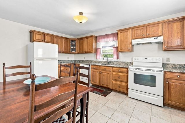 5 Brewster St, New Bedford, MA 02745