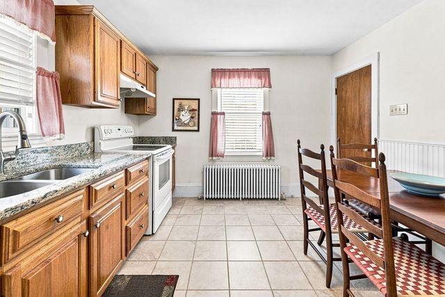 5 Brewster St, New Bedford, MA 02745