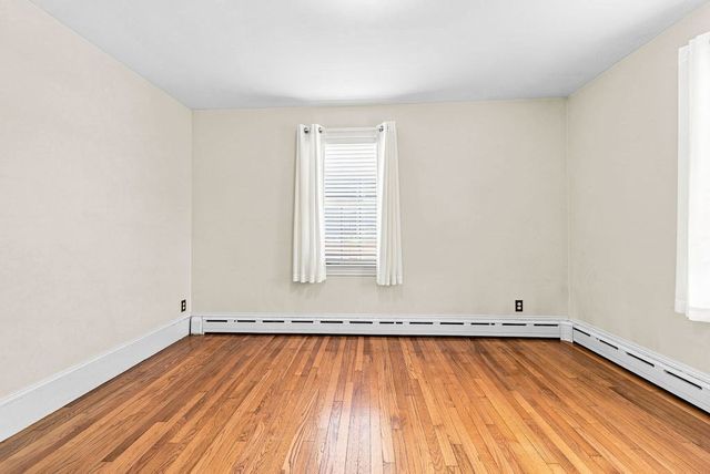 5 Brewster St, New Bedford, MA 02745