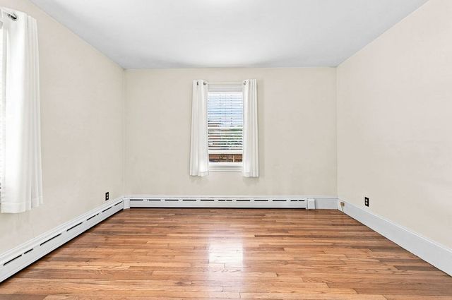 5 Brewster St, New Bedford, MA 02745