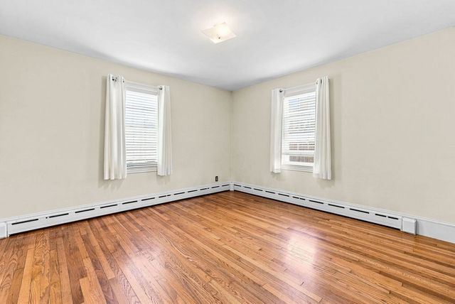 5 Brewster St, New Bedford, MA 02745