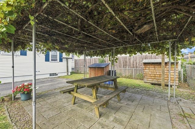 5 Brewster St, New Bedford, MA 02745