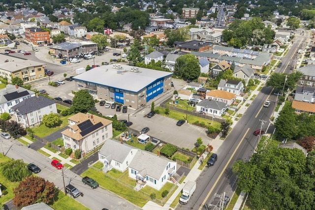 5 Brewster St, New Bedford, MA 02745