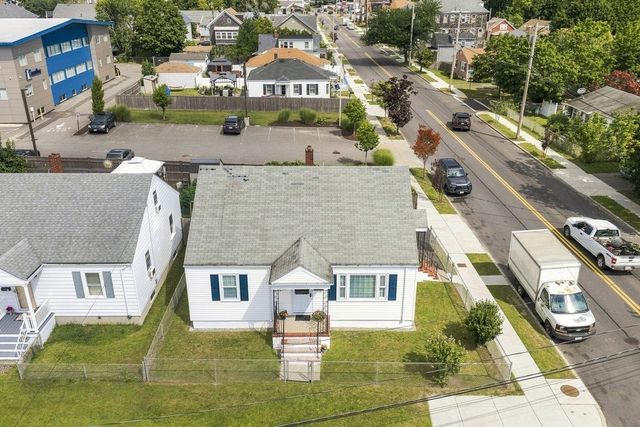 5 Brewster St, New Bedford, MA 02745