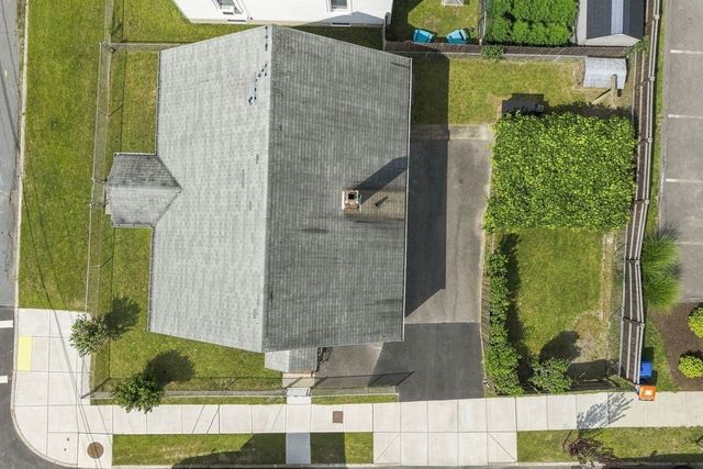 5 Brewster St, New Bedford, MA 02745
