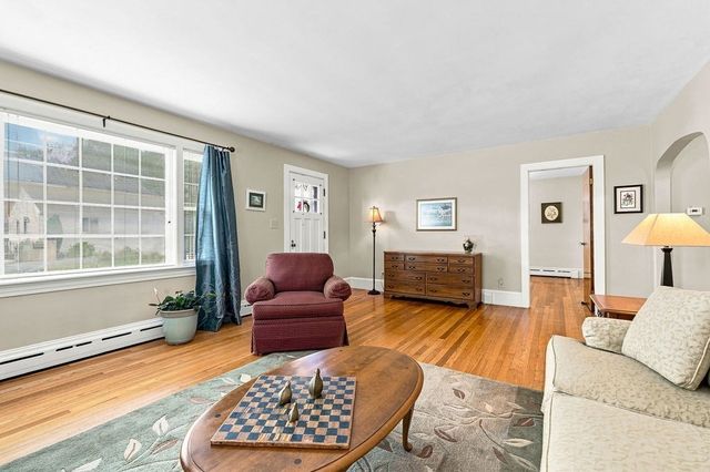 5 Brewster St, New Bedford, MA 02745