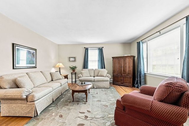 5 Brewster St, New Bedford, MA 02745