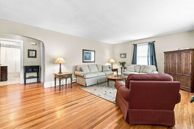 5 Brewster St, New Bedford, MA 02745