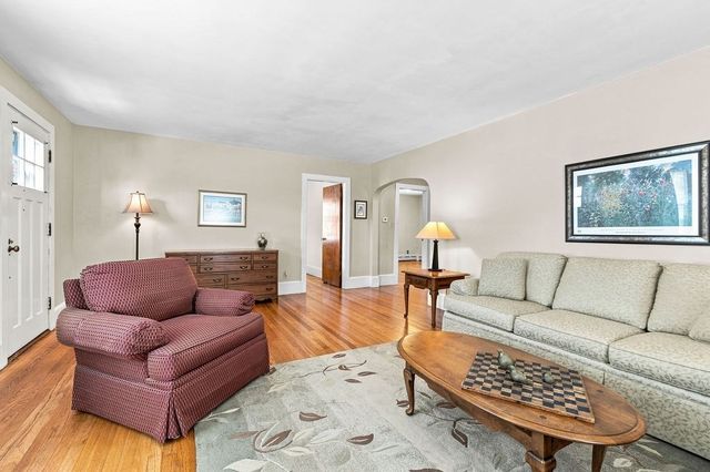 5 Brewster St, New Bedford, MA 02745