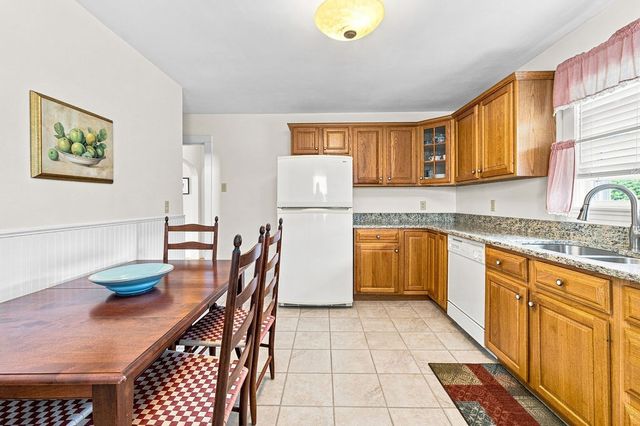 5 Brewster St, New Bedford, MA 02745