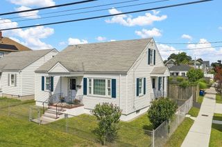 5 Brewster St, New Bedford, MA 02745