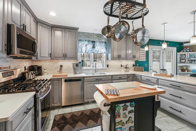 21 Grey Meadow Drive, Burlington, VT 05408