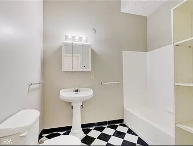 2937 W 10th Street, Indianapolis, IN 46222