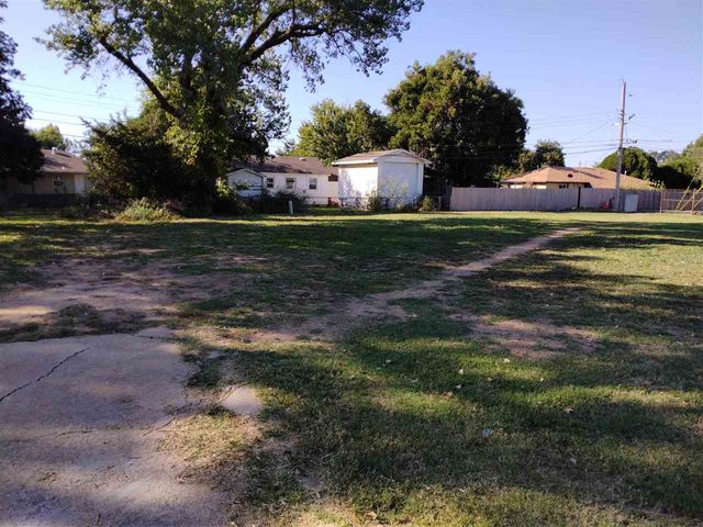 2114 NW Bessie Ave, Lawton, OK 73505