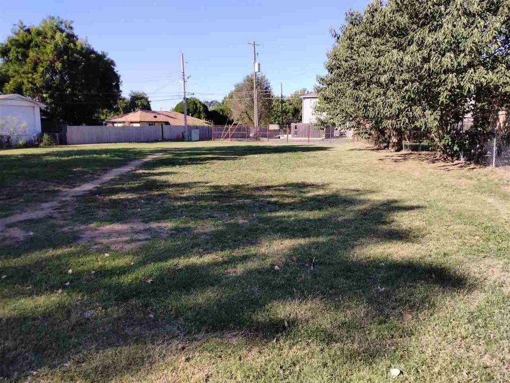 2114 NW Bessie Ave, Lawton, OK 73505