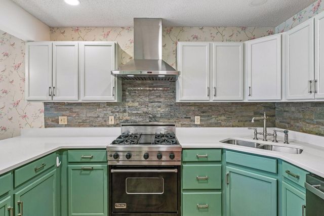64 Thompson Avenue W 43, West Saint Paul, MN 55118
