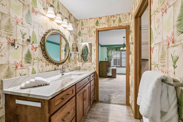 64 Thompson Avenue W 43, West Saint Paul, MN 55118