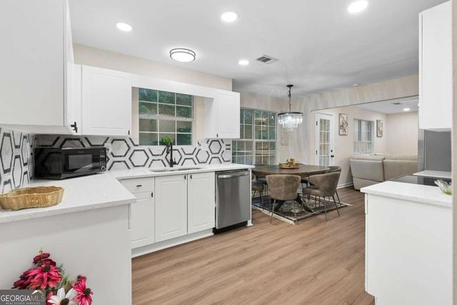 890 Stonebridge Crescent, Lithonia, GA 30058