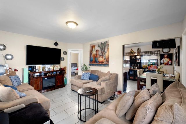 931-935 13'th St, Imperial Beach, CA 91932