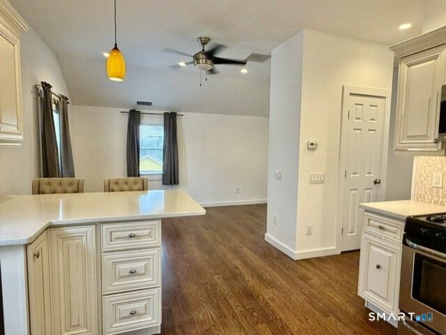 10 Wells Avenue B, Stamford, CT 06902