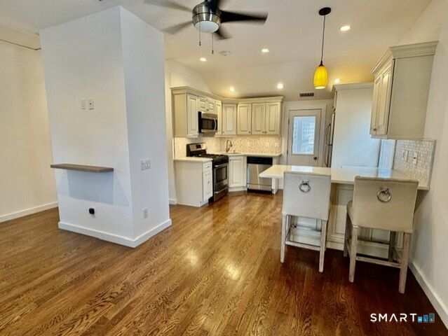 10 Wells Avenue B, Stamford, CT 06902