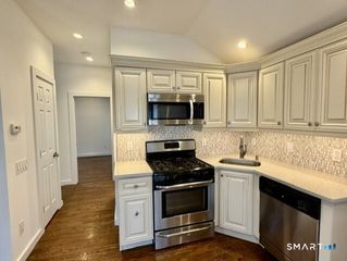 10 Wells Avenue B, Stamford, CT 06902