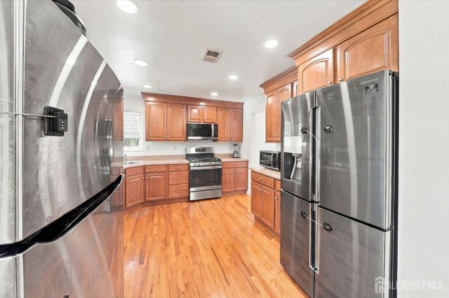 36 fiume Street, Iselin, NJ 08830