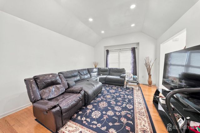 36 fiume Street, Iselin, NJ 08830