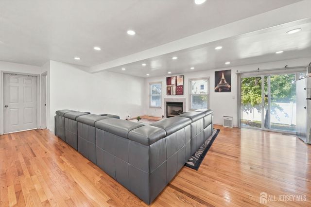 36 fiume Street, Iselin, NJ 08830
