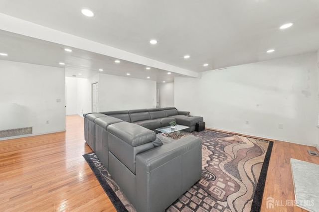 36 fiume Street, Iselin, NJ 08830