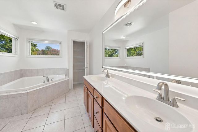 36 fiume Street, Iselin, NJ 08830