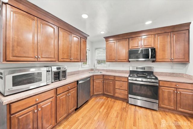 36 fiume Street, Iselin, NJ 08830