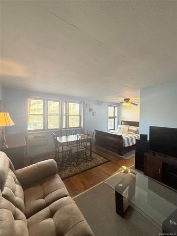 84-09 155th Avenue 2H, Howard Beach, NY 11414