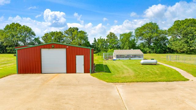1005 Us-82, Blossom, TX 75416