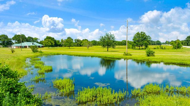 1005 Us-82, Blossom, TX 75416