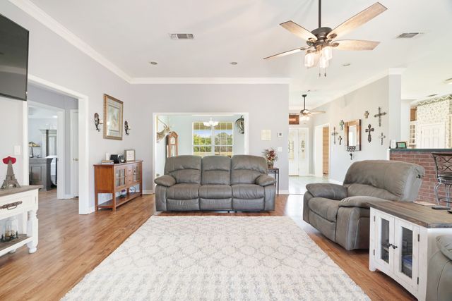 1005 Us-82, Blossom, TX 75416