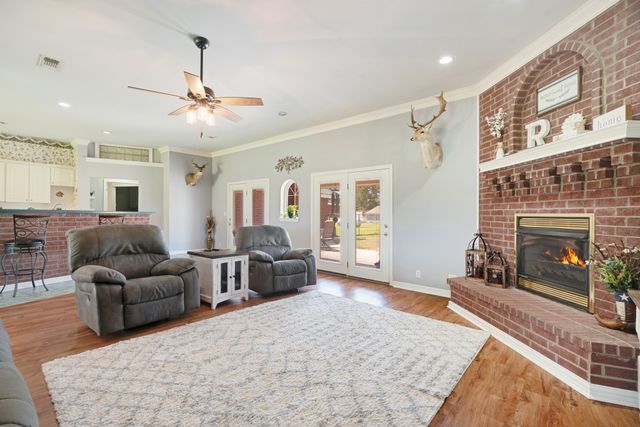 1005 Us-82, Blossom, TX 75416