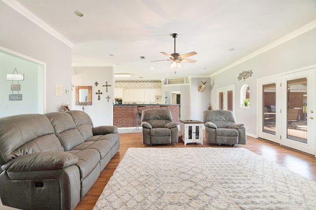 1005 Us-82, Blossom, TX 75416