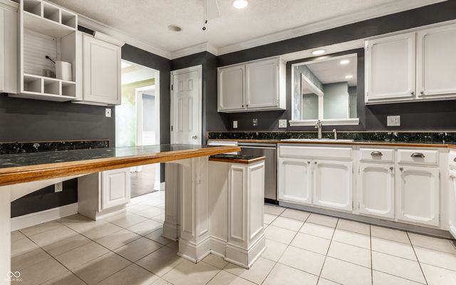8820 Deer Run Drive, Indianapolis, IN 46256