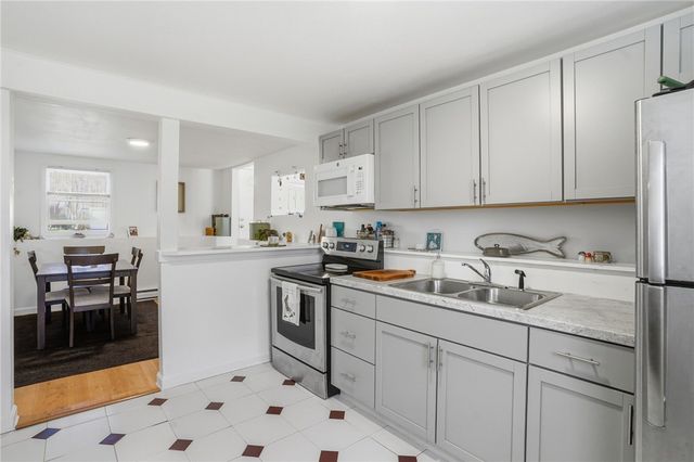 22 Pennsylvania Avenue, Warren, RI 02885