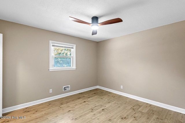 3202 College Road S, Wilmington, NC 28412