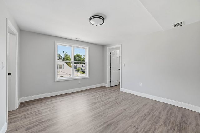 38 wesleya Wesleyan St, Shrewsbury, MA 01545