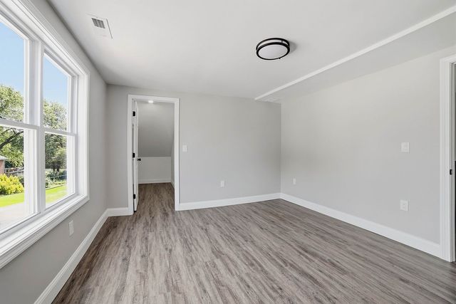 38 wesleya Wesleyan St, Shrewsbury, MA 01545