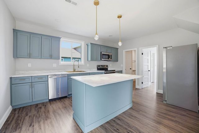 38 wesleya Wesleyan St, Shrewsbury, MA 01545