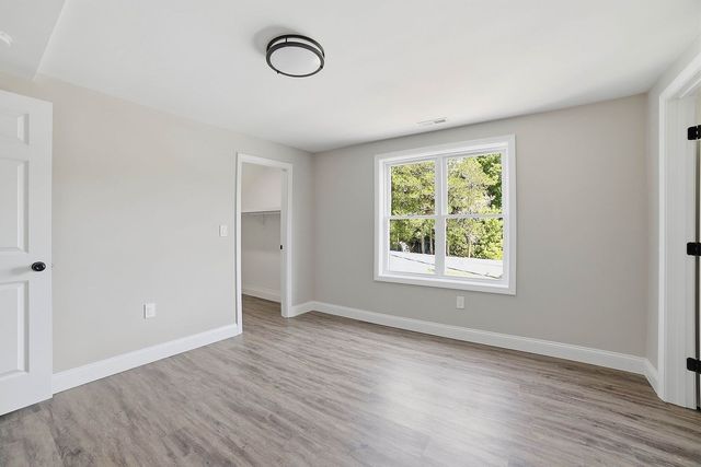 38 wesleya Wesleyan St, Shrewsbury, MA 01545