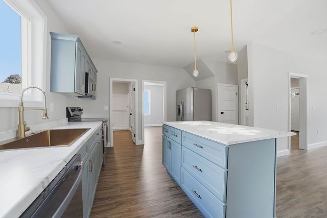 38 wesleya Wesleyan St, Shrewsbury, MA 01545