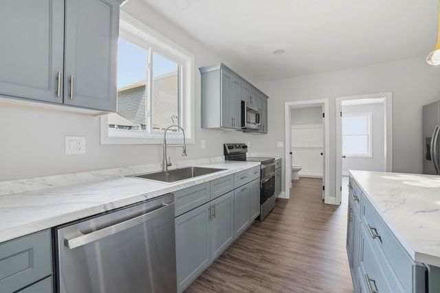 38 wesleya Wesleyan St, Shrewsbury, MA 01545